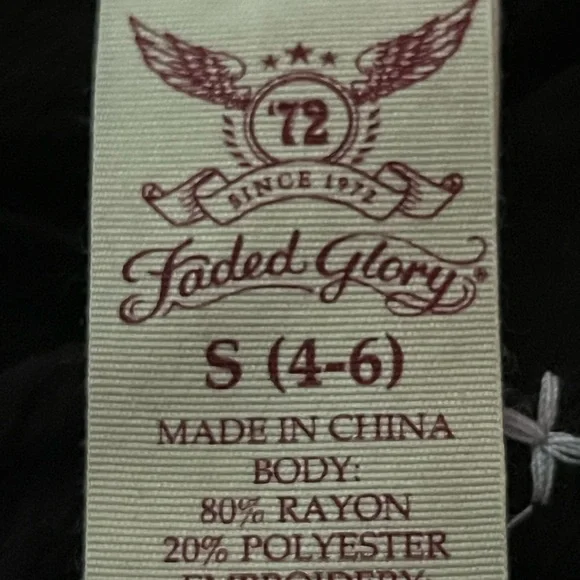 Black Embroidered Sleeveless Top‎ - Picture 4 of 4